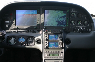 N611KG Cockpit